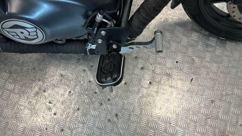 Royal Enfield Super Meteor 650 Celestial (23MY)